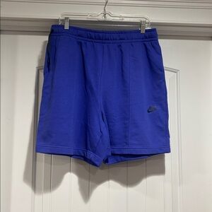 Nike Women's Athletic Shorts Size Large .